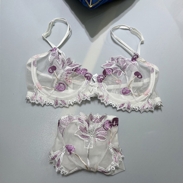 Lillemotiividega naiste komplekt