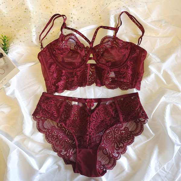 Naiste pitsist rinnahoidja ja püksikute komplekt ilma polsterduseta