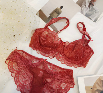 Čipkasti ženski dvodijelni komplet - grudnjak i gaćice