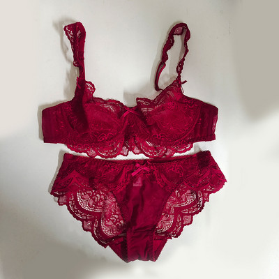 Čipkasti ženski dvodijelni komplet - grudnjak i gaćice