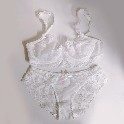 Čipkasti ženski dvodijelni komplet - grudnjak i gaćice