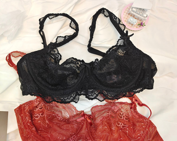 Čipkasti ženski dvodijelni komplet - grudnjak i gaćice