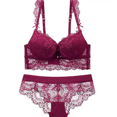 Moteriška nėriniuota liemenėlė ir kelnaitės su reguliuojamais petnešėlėmis