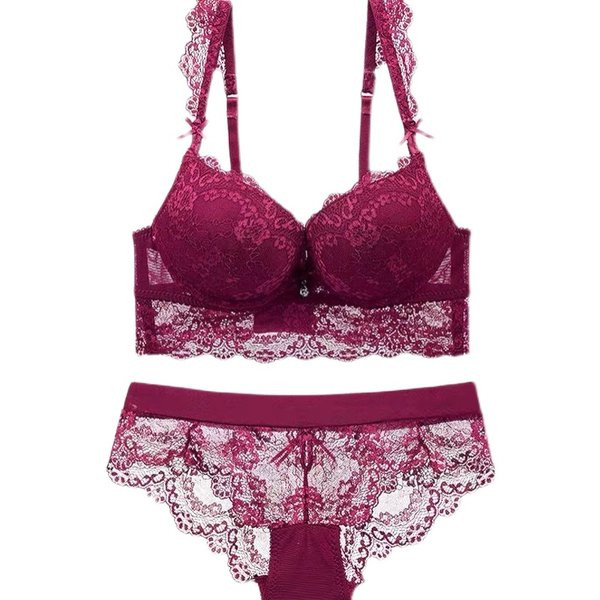 Moteriška nėriniuota liemenėlė ir kelnaitės su reguliuojamais petnešėlėmis