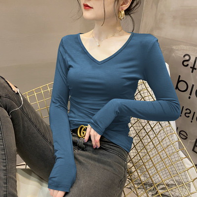 Дамска блуза изчистен модел с V-образно деколте