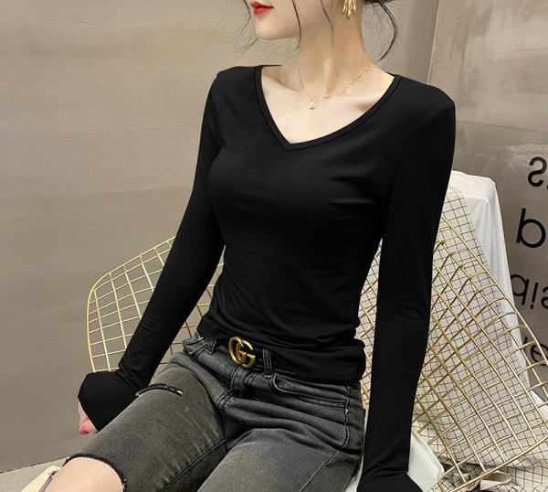 Дамска блуза изчистен модел с V-образно деколте