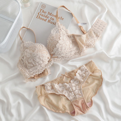 Komplet donjeg rublja grudnjak i gaćice s čipkom