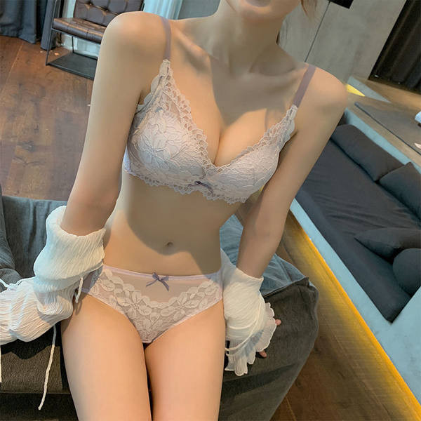 Komplet donjeg rublja grudnjak i gaćice s čipkom