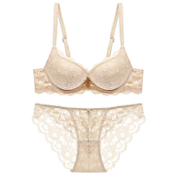 Női csipkével párnázott melltartó és bugyi