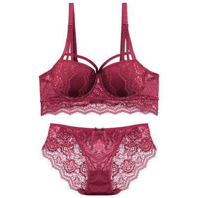 Csipke kétrészes szett push-up melltartóval és magas derekú bugyival
