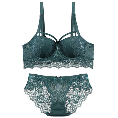 Csipke kétrészes szett push-up melltartóval és magas derekú bugyival