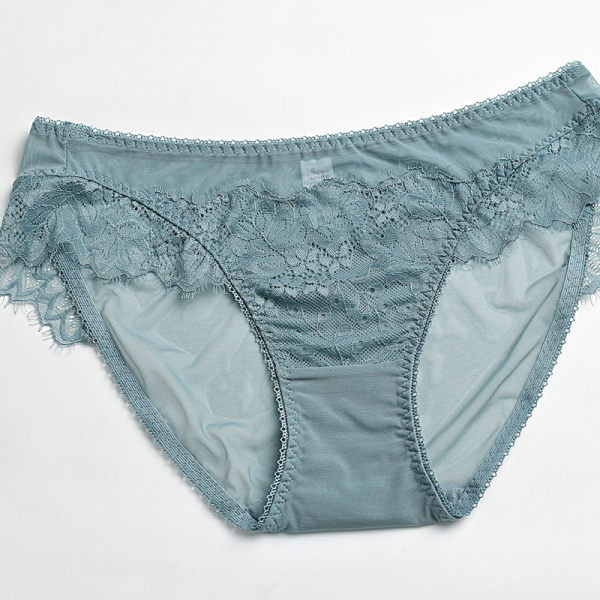 Csipke fehérnemű melltartó és bugyi szett állítható pántokkal