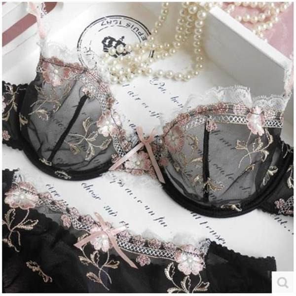 Kolmes värvitoonis tikandiga naiste rinnahoidja