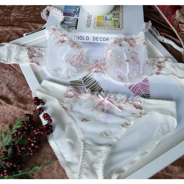 Kolmes värvitoonis tikandiga naiste rinnahoidja