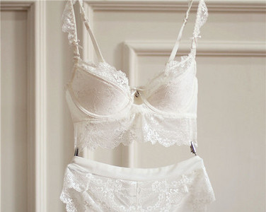 Žensko dvodijelno donje rublje s čipkom