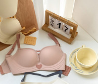 Reguleeritavate rihmadega naiste rinnahoidja