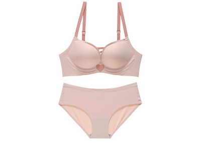 Reguleeritavate rihmadega naiste rinnahoidja