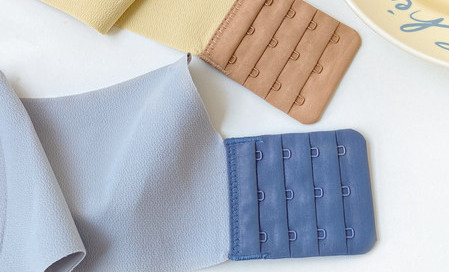 Reguleeritavate rihmadega naiste rinnahoidja