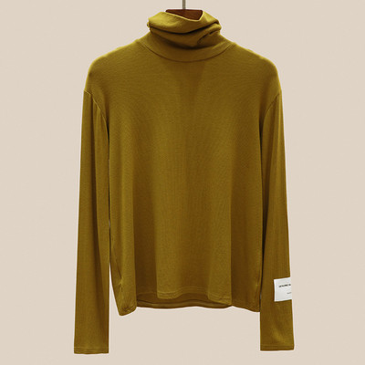 Есенна дамска блуза с висока яка