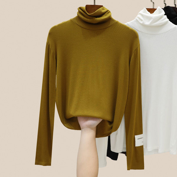 Есенна дамска блуза с висока яка 