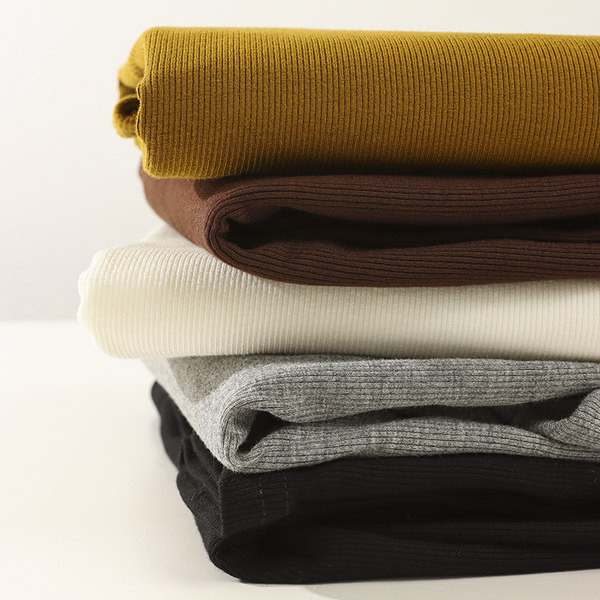 Есенна дамска блуза с висока яка 