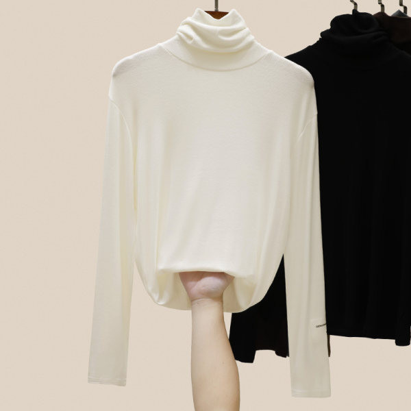 Есенна дамска блуза с висока яка 