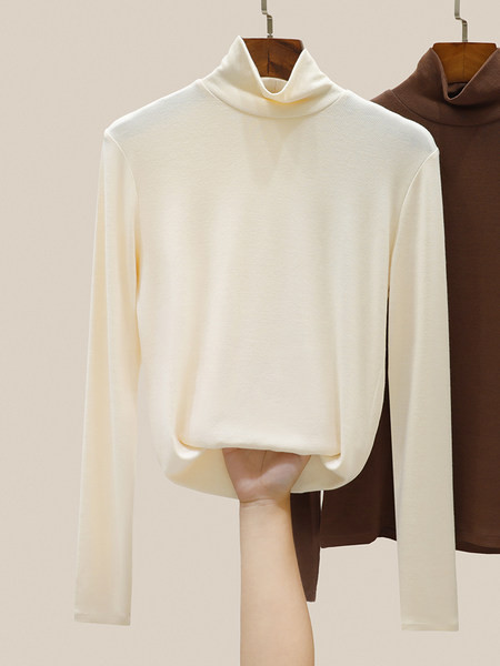 Нов модел блуза с дълъг ръкав и висока поло