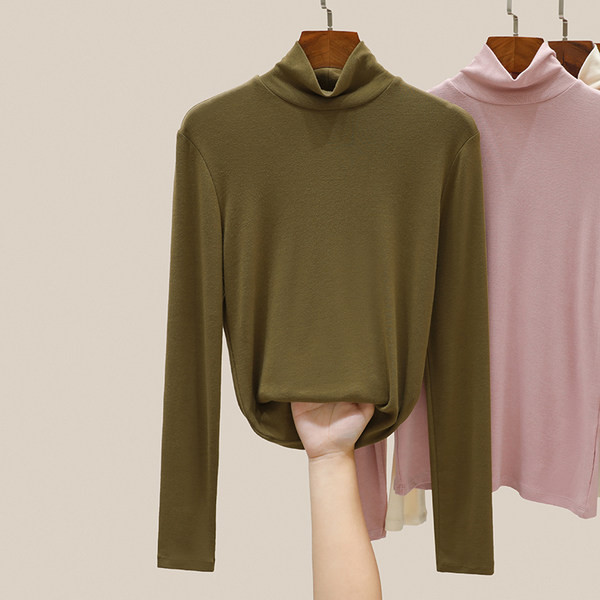 Нов модел блуза с дълъг ръкав и висока поло