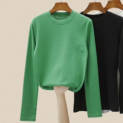 Изчистен модел дамска блуза с овално деколте