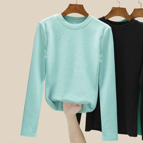 Изчистен модел дамска блуза с овално деколте