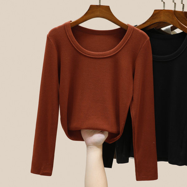 Čist model ženske jednobojne bluze