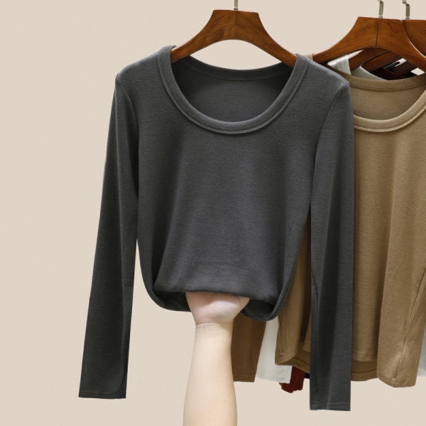 Čist model ženske jednobojne bluze