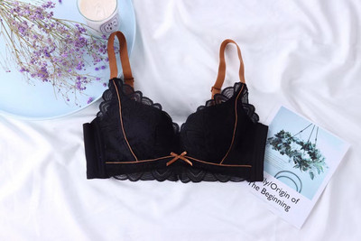 Naiste pitsrinnahoidja reguleeritavate rihmadega