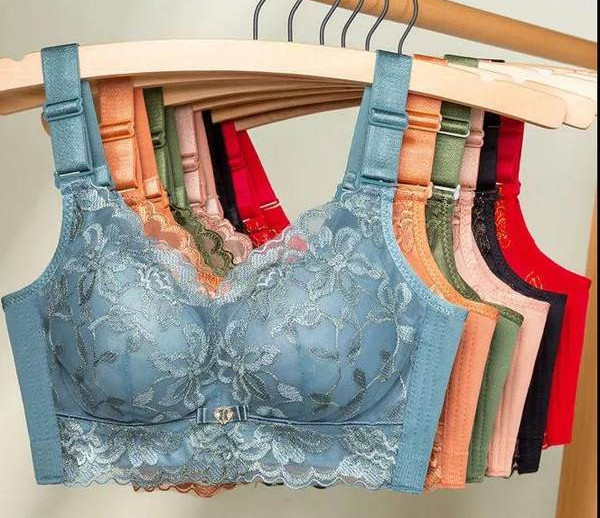 Moteriška laisvalaikio liemenėlė su siuvinėjimais ir reguliuojamais petnešėlėmis