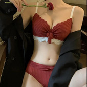 Γυναικεία εσώρουχα από rib knit και δαντέλα