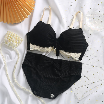 Γυναικεία εσώρουχα από rib knit και δαντέλα