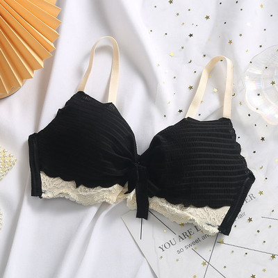 Γυναικεία εσώρουχα από rib knit και δαντέλα