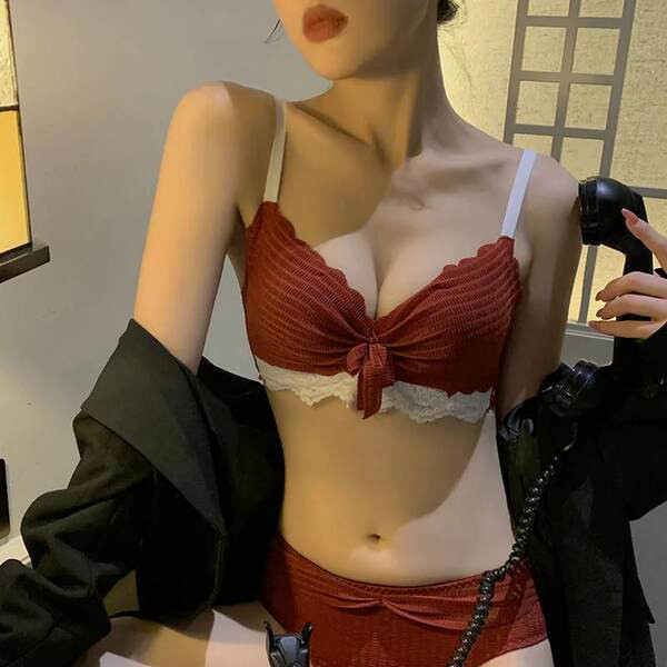 Γυναικεία εσώρουχα από rib knit και δαντέλα