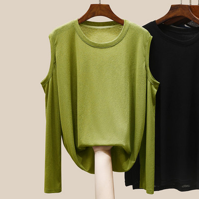 Moderna ženska bluza golih ramena i okruglog dekoltea