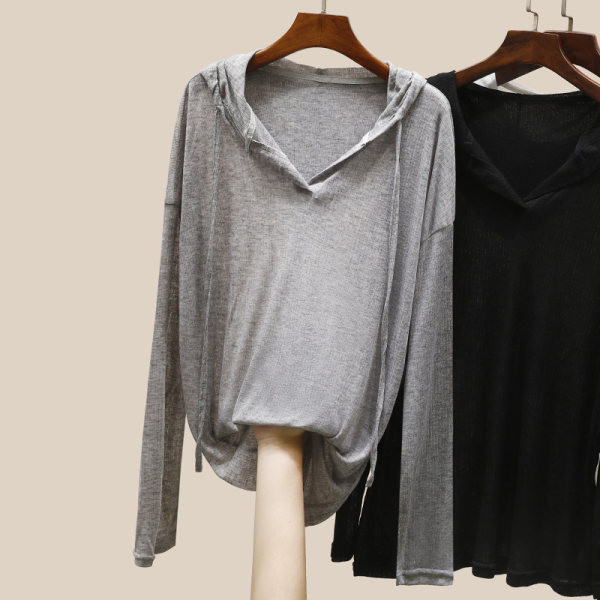 Ежедневна блуза с шпиц деколте и качулка