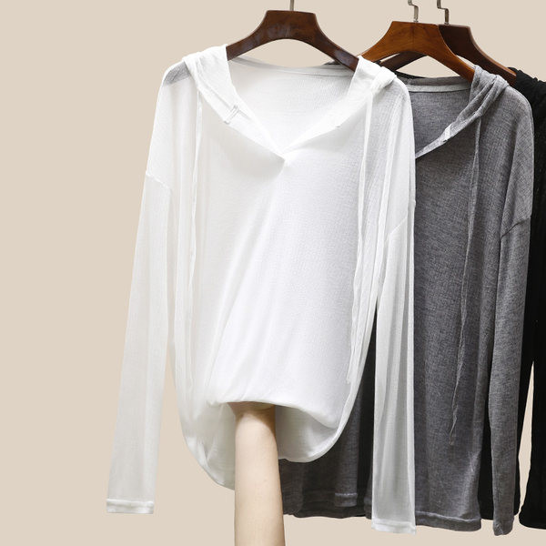 Ежедневна блуза с шпиц деколте и качулка