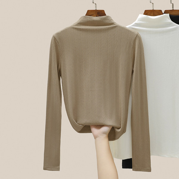 Ženska bluza s visokim ovratnikom i printom