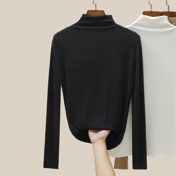 Ženska bluza s visokim ovratnikom i printom