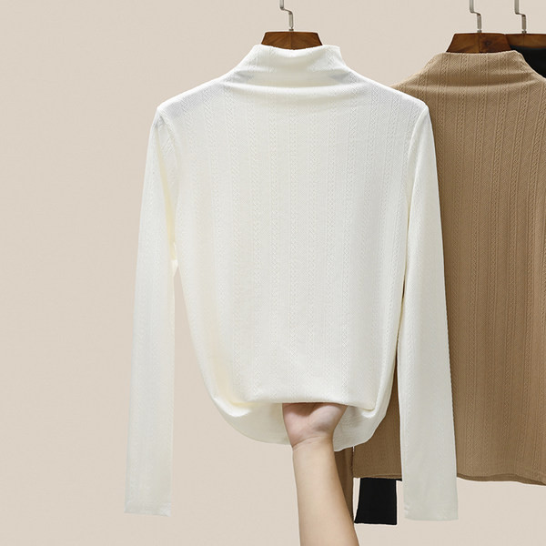 Ženska bluza s visokim ovratnikom i printom