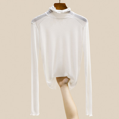 Kelių spalvų moteriška palaidinė su polo apykakle