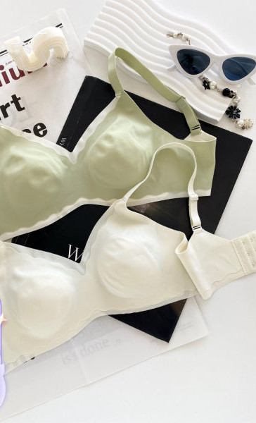 Női lakosztály háromszög alakú csészével és állítható pántokkal