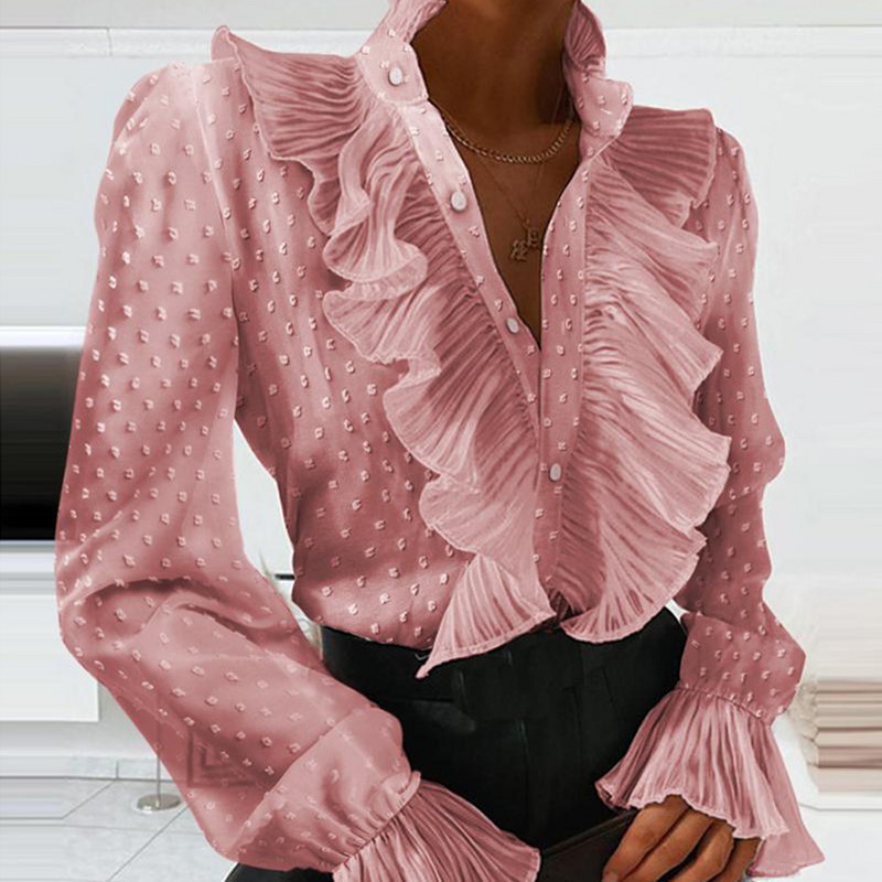 Elegantna ženska jesenska bluza dugih lepršavih rukava i dugmadi s volanima, gornji dio uredske košulje
