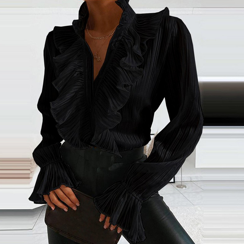 Elegantna ženska jesenska bluza dugih lepršavih rukava i dugmadi s volanima, gornji dio uredske košulje