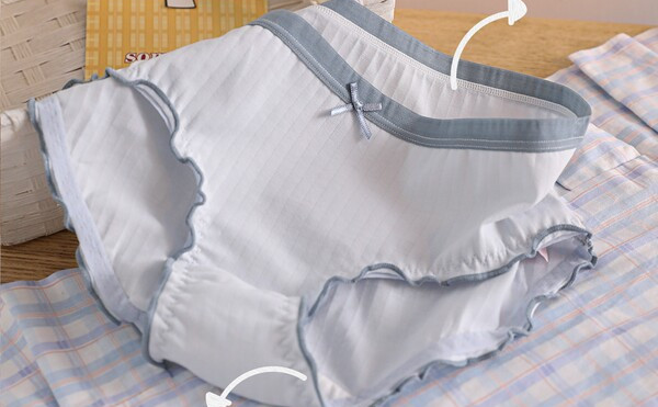 Naiste mitmevärvilised puuvillased aluspüksid