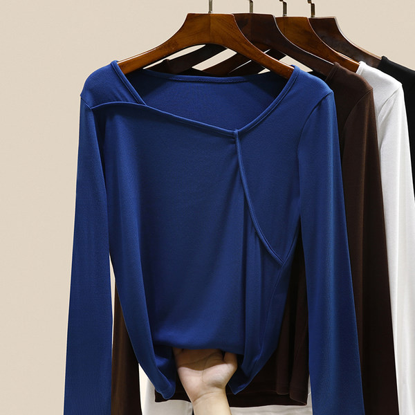 Ühevärviline naiste kandilise kaelusega pluus